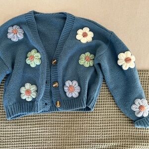 V-neck button flower cardigan